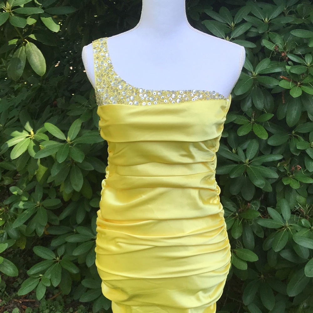 Gorgeous Yellow One Shoulder Dress Size 1